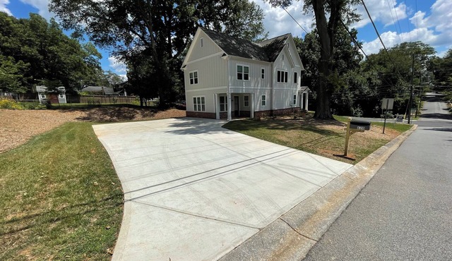 The Spacious Marietta Retreat- Family friendly with 4.5 bathrooms!