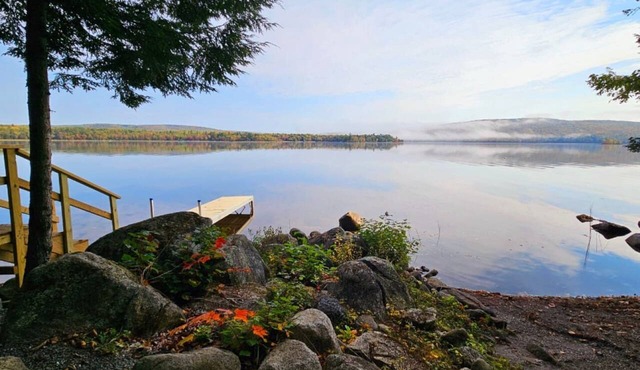 The Water's Edge | Peaceful Lakeside Cabin