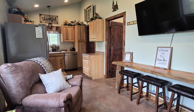 Themed Bear's Den Cabin nestled in the pines minutes outside of Glacier Park.