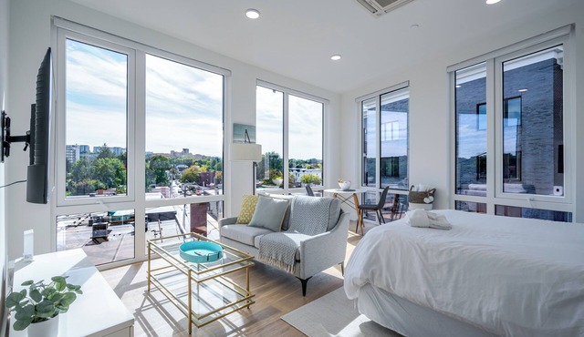 This apartment is a 1 bedroom(s), 1 bathrooms, located in Brighton, MA.