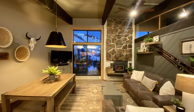 ‘This Must be the Place!’ Ski-in/Ski-out condo with breathtaking views!