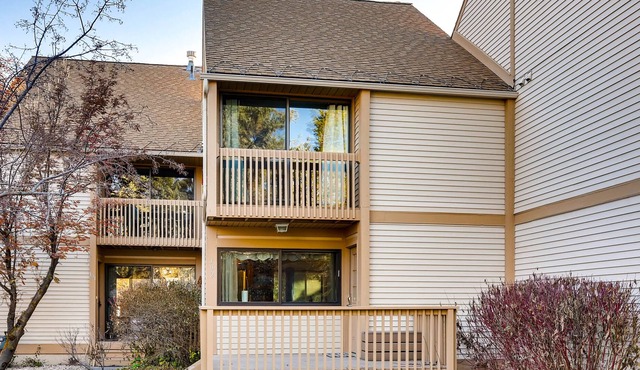 Three-story Park City townhome w/ mountain views & an added loft!