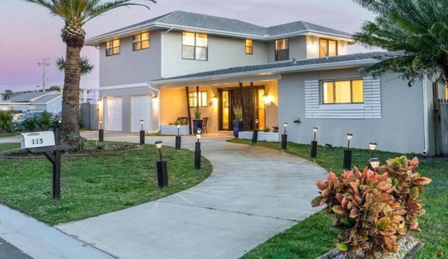TIKI BLUE SOUTH: Walk to Beach + Heated Pool