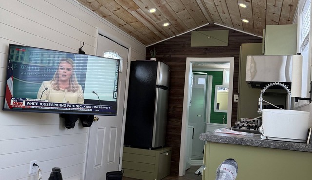 Tiny House with Bear Mountain Views. Only 25 Minutes outside of Anchorage