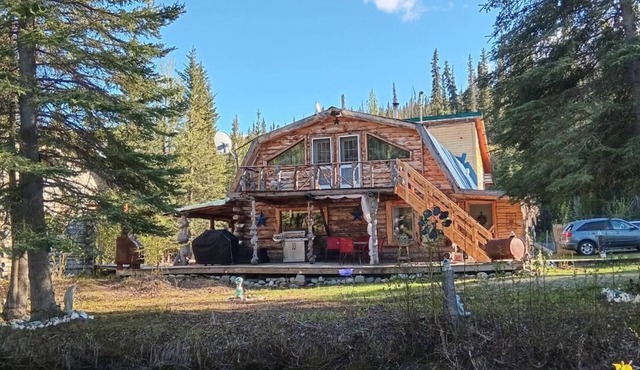 Tonsina Creek Whispers Lodge Waterfront Paradise with Kitchen Full Bath & Wi-Fi