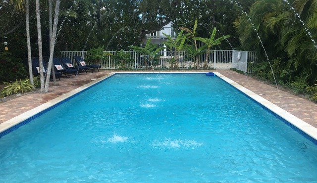 Tropical 5BR Paradise, Private Pool, Hot Tub, Canal Access – Sleeps 12