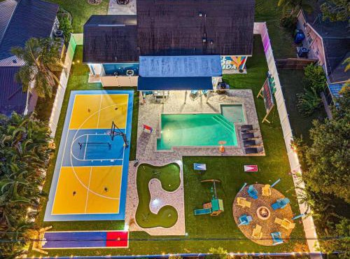 Tropical boho villa w pool & game court