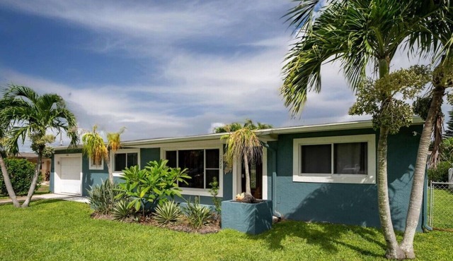 Turtle Nest 3br with hot tub, great park, beach!