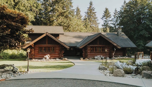Two Beautiful Log Cabins alongside the Sol Duc River!