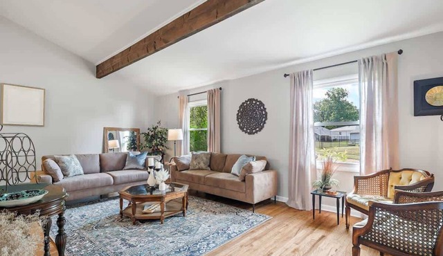 Two Entire Homes with Hot Tubs and Games Sleeps 20