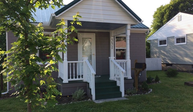 unique 2 Bedroom house with large backyard - The “ Warehouse”