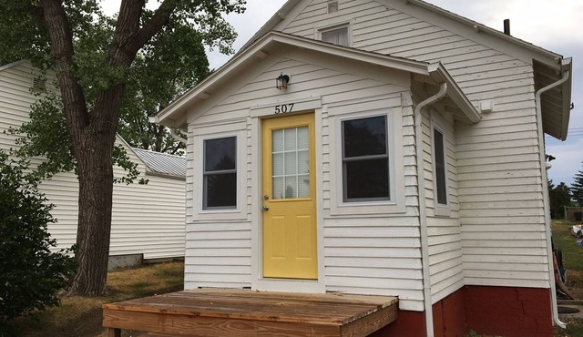 Updated Mott ND Hunter/Guest House