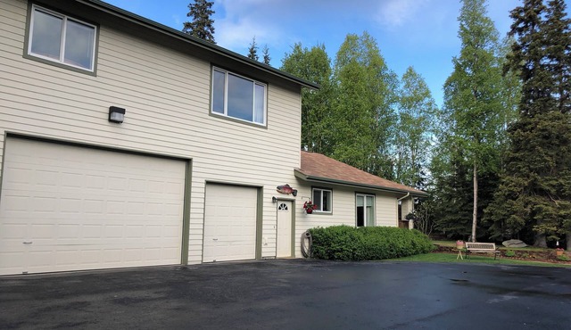 Upstairs get-a-way in quiet South Anchorage neighborhood