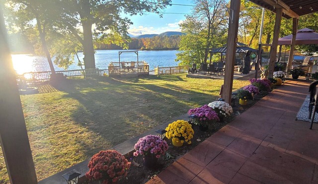Upstate Waterfront Retreat 4000 sq ft with 2 Kitchens!