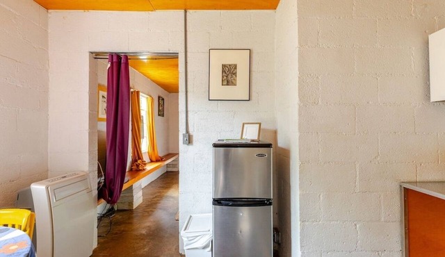 Urban Flower Farm Stay, Convenient to Atlanta restaurants and attractions