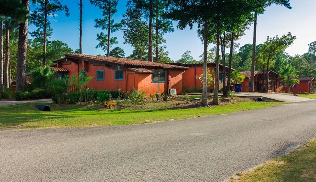 V#2 Sam Rayburn Getaway-Best value in town Vacation/fishing/golf- Up to 6 guests