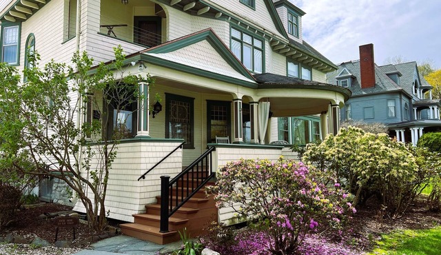 Victorian Mansion Jim-Dandy Suite
