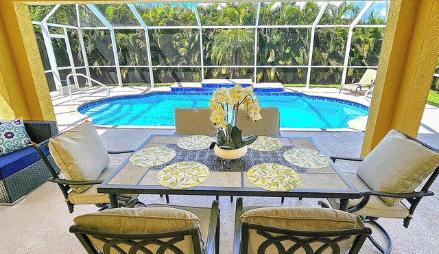"Villa Wellingta" with heated pool and lots of privacy!