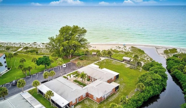 Vintage Villa 35 , Steps to Beach + Pool