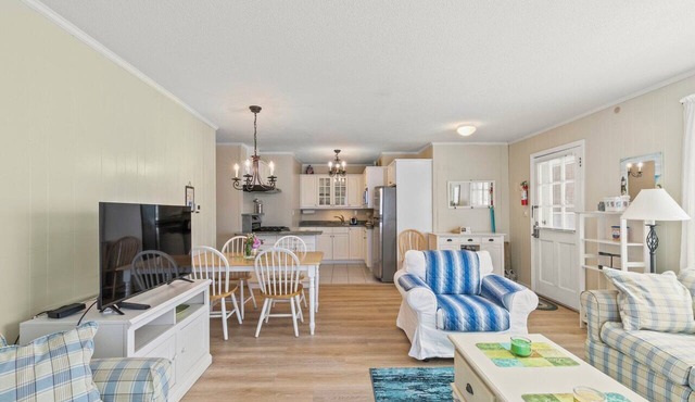 Walk To Beaches, Main Street, and Harbor. 1BR Cottage. Quiet Area. Captain Gosnold Village 18A