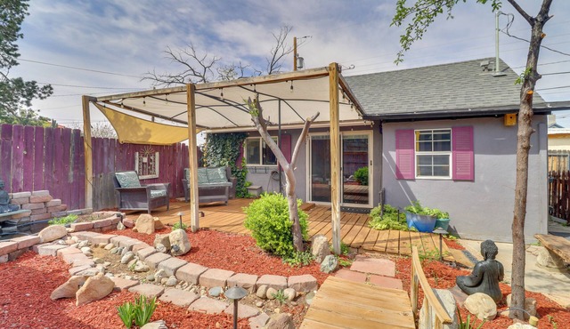 Walk to Downtown! ABQ Couple's Studio w/Deck