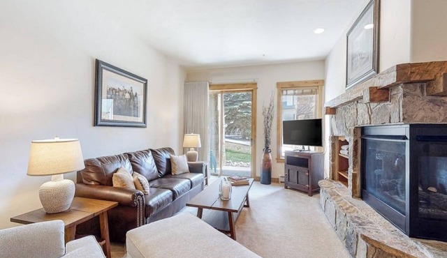 Walk to gondola! Condo w/fireplace, W/D & shared pool/hot tubs/gym/steam room!