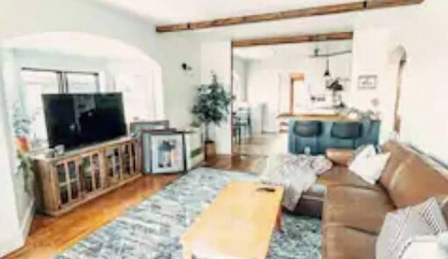 Walkable 3 Bedroom Duplex with private Hot Tub, Porch, and Scenic Views