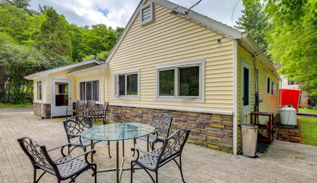 Waterfront Ballston Lake Home: 15 Mi to Saratoga!