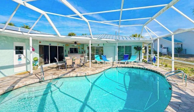 Waterfront home with pool dock accessible to Gulf with AC & WD