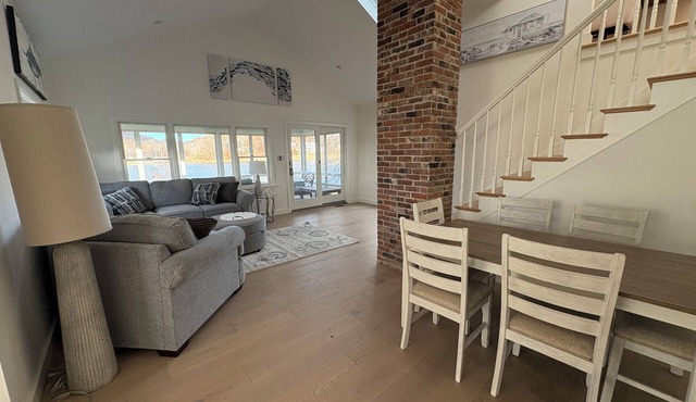 Waterfront! Pet friendly! Near beaches, near Newburyport & commuter rail