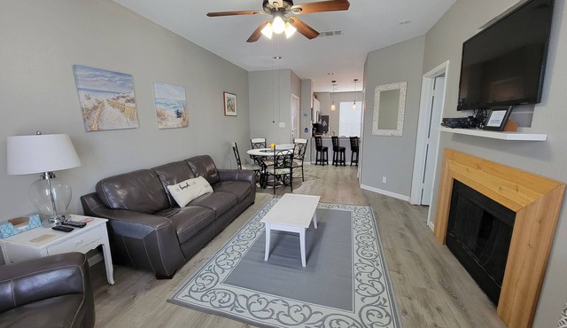 Welcome to Paradise! Newly Remodeled and only a 3 Minute Walk to the Beach!