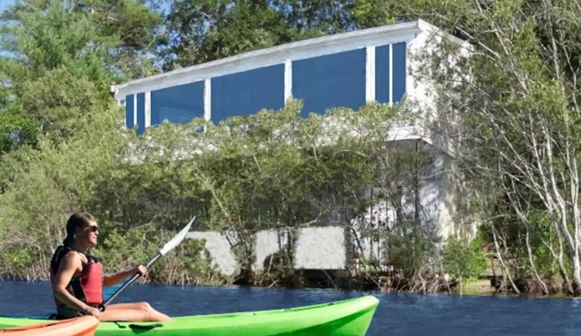 WOW View! Waterfront Cottage. Private Beach, King Bed, Full Kitchen. Relax&Enjoy