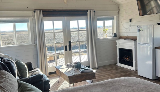 Yellowstone River View! Elegant and peaceful getaway with modern amenities!