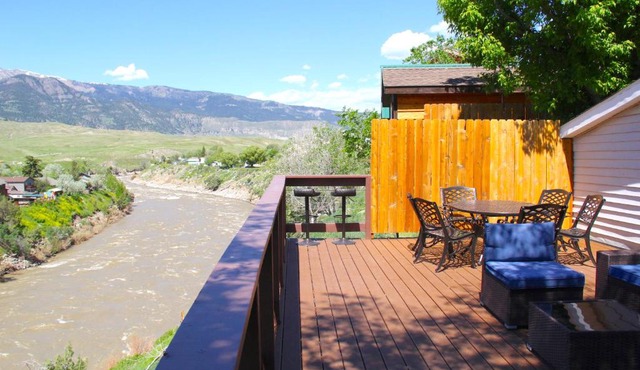 Yellowstone Treasure Guesthouses on the River