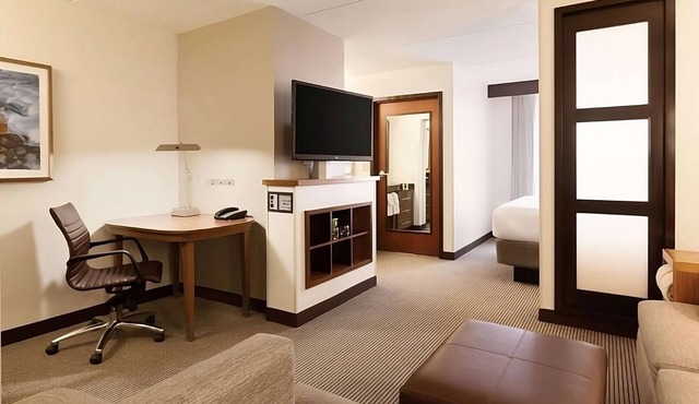 Your Relaxing Getaway Awaits! Family-friendly Unit. Near Bunten Road Park!