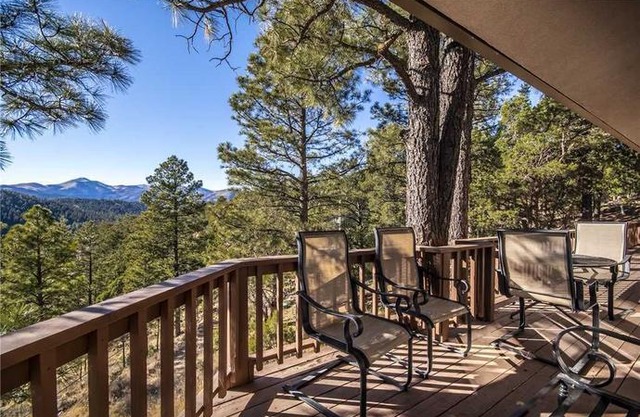 Alto Lakes - Four Bedroom Cabin with Hot Tub
