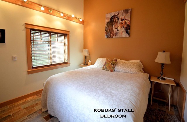 Carriage House - Kobuk's Cozy Timber frame Cottage