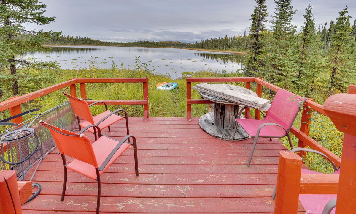 Ridgeway Cottage | Fish, Hike & Explore: Lakefront Cabin in Soldotna