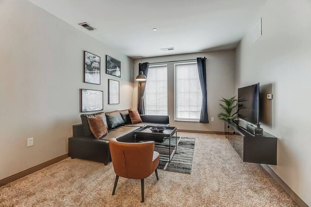 Uptown District Apartment | Modern Downtown Luxury Apartment