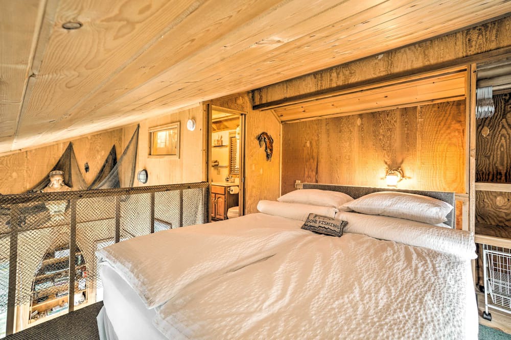 Photo of Bedroom in Seldovia