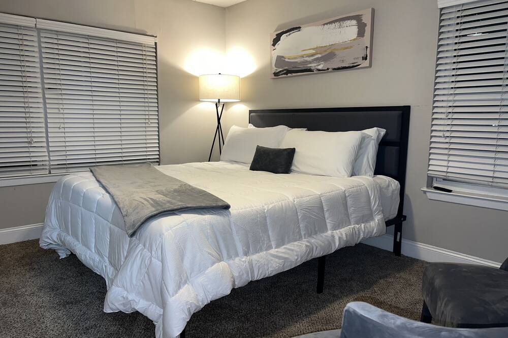 Photo of Bedroom in Piedmont Heights