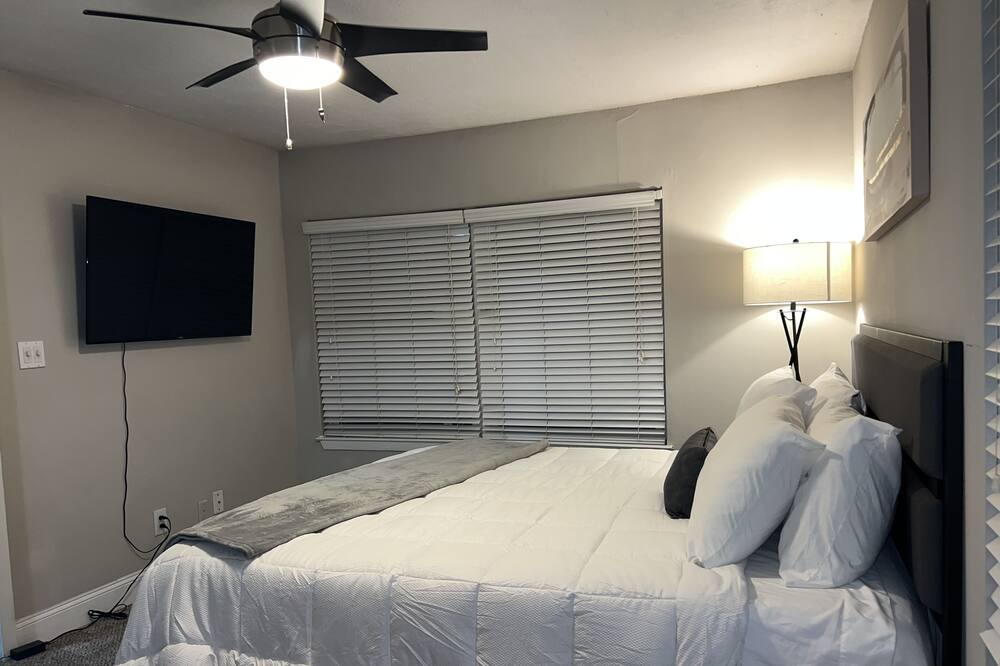 Photo of Bedroom in Piedmont Heights