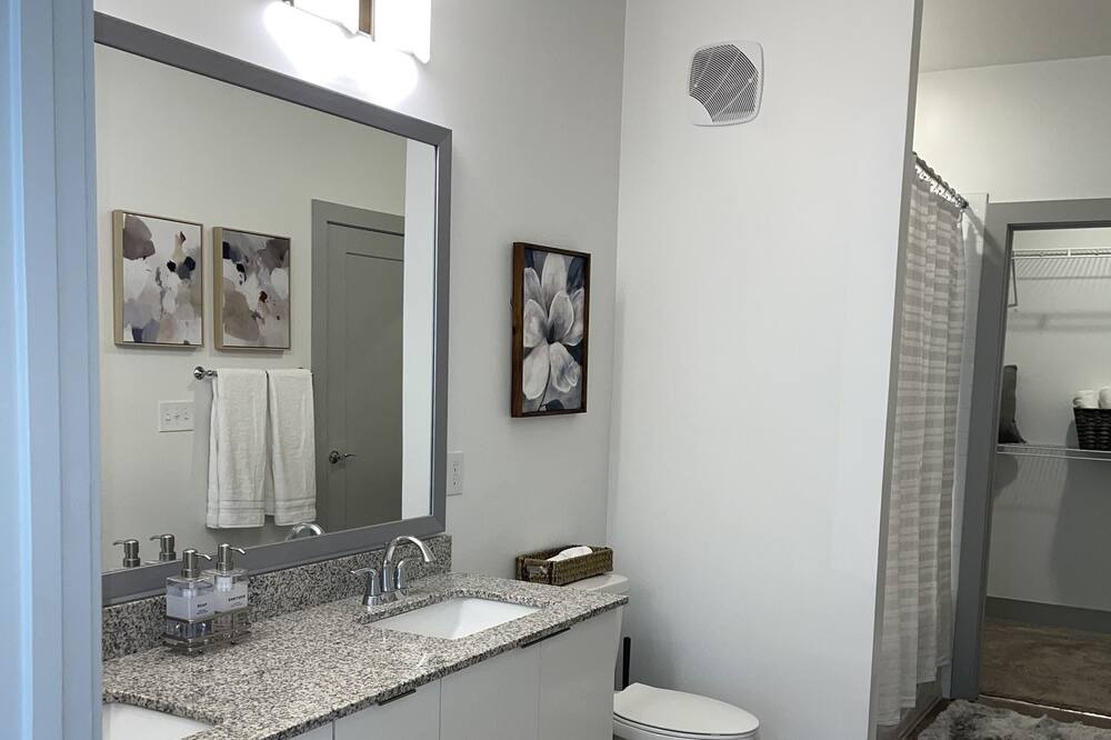 Photo of Bathroom in Cabbagetown