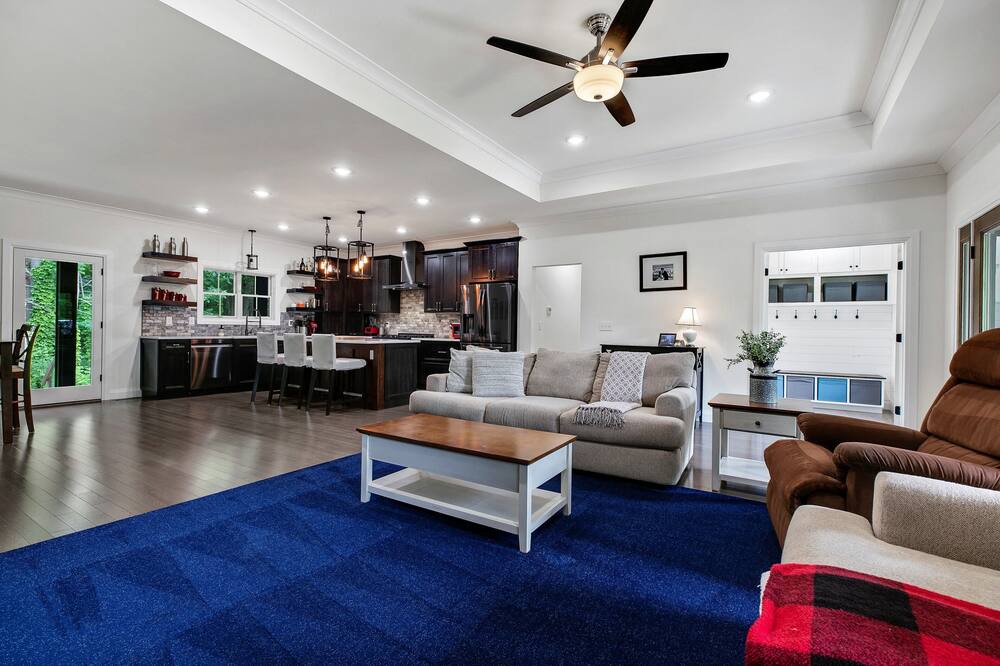Photo of Livingroom in Saratoga Springs