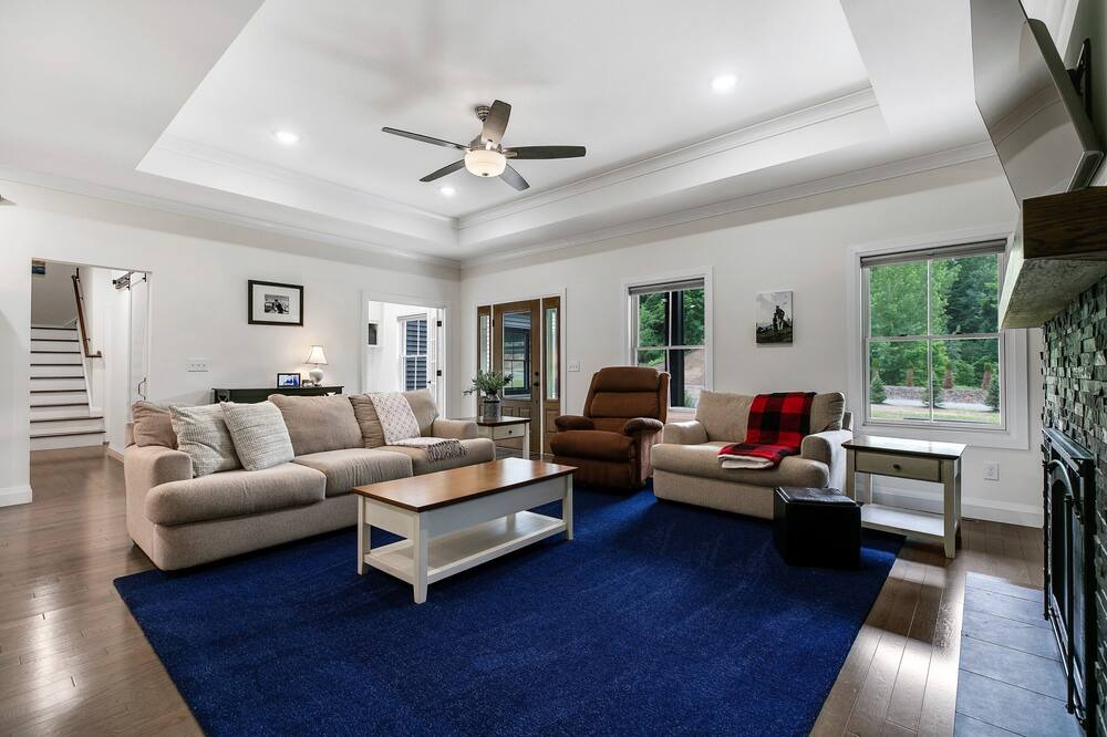 Photo of Livingroom in Saratoga Springs