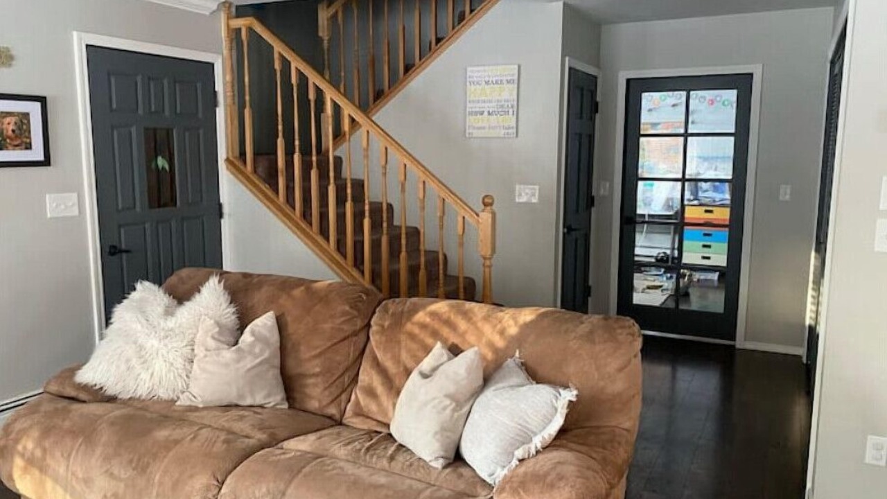 Photo of Livingroom in College