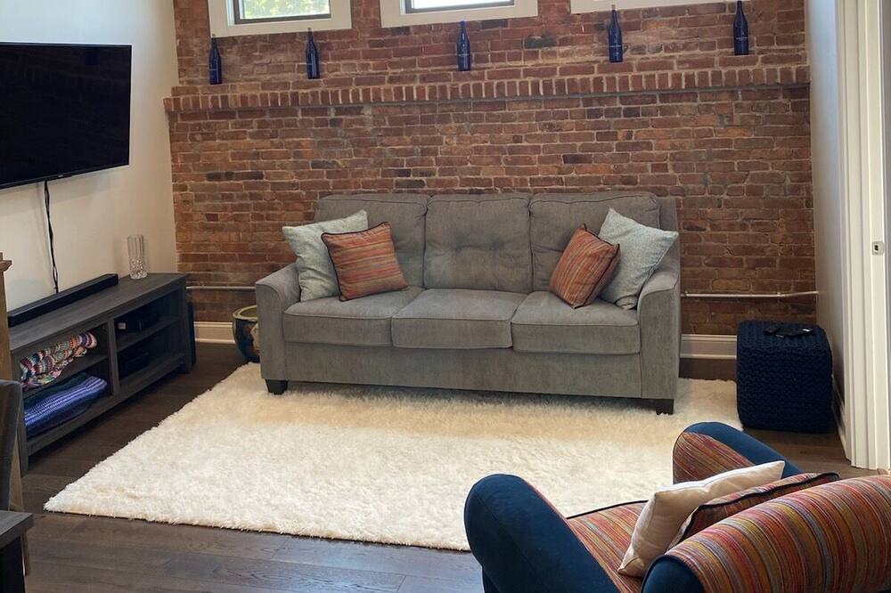 Photo of Livingroom in Saratoga Springs