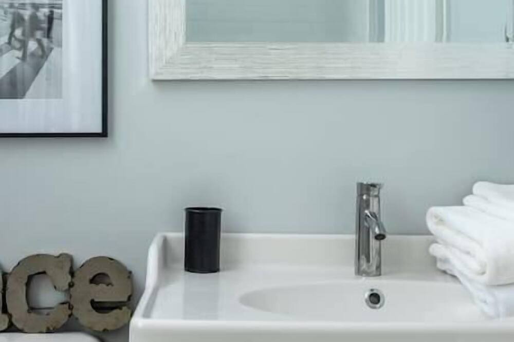 Photo of Bathroom in Cabbagetown