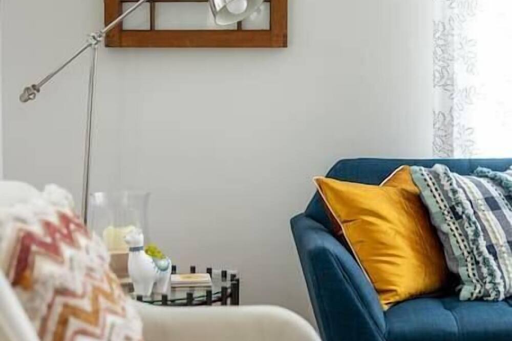 Photo of Livingroom in Cabbagetown