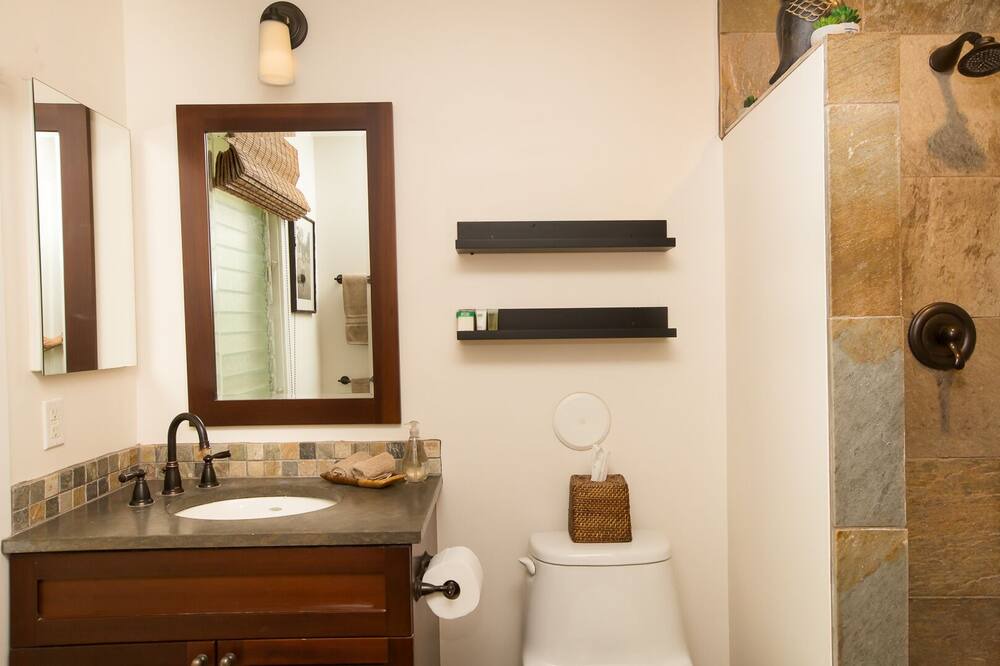Photo of Bathroom in Historic Lahaina Front Street